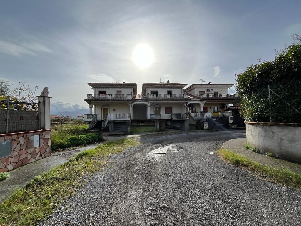 Villa à Scalea, Italie, 187 m² - image 1