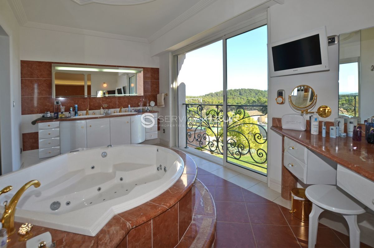 Villa in Mougins, France, 500 m² - picture 15