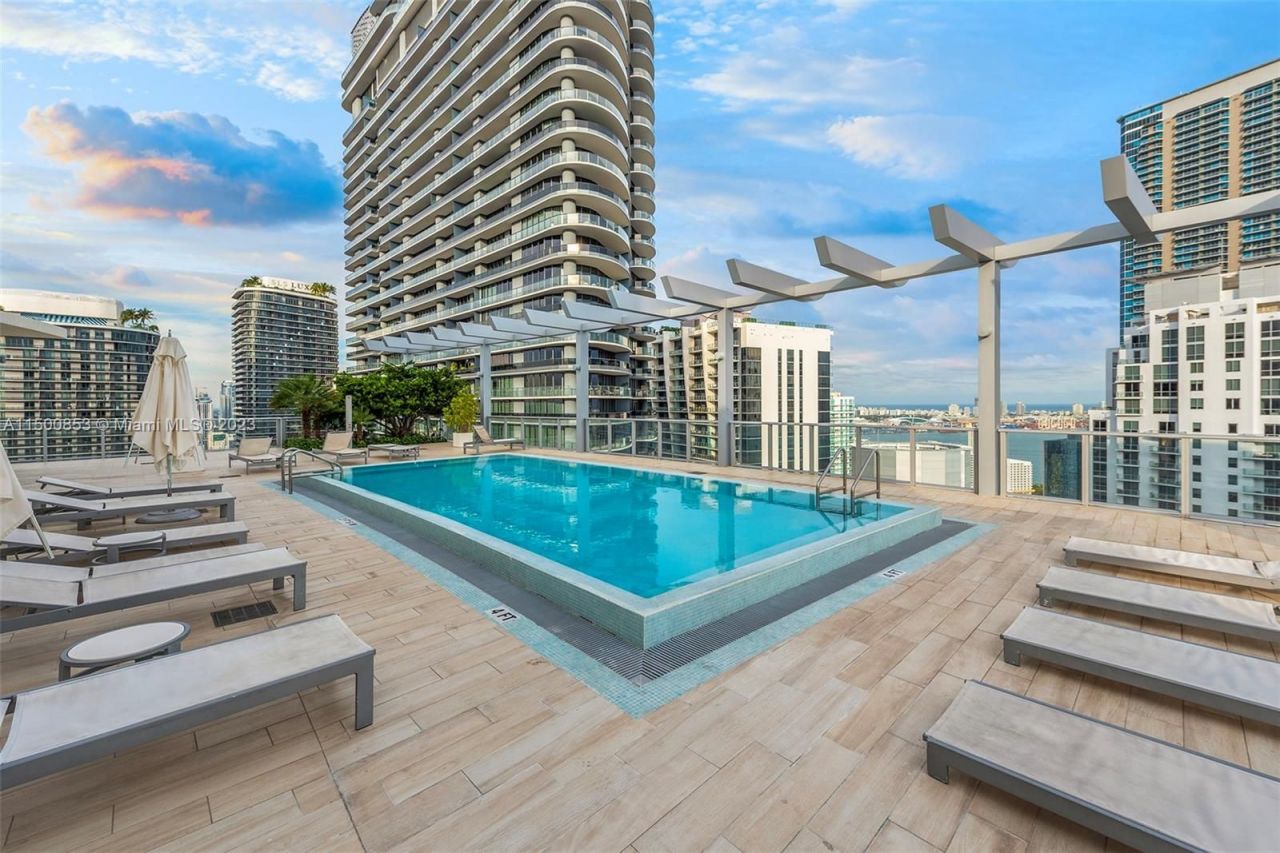 Ático en Miami, Estados Unidos, 75 m² - imagen 11