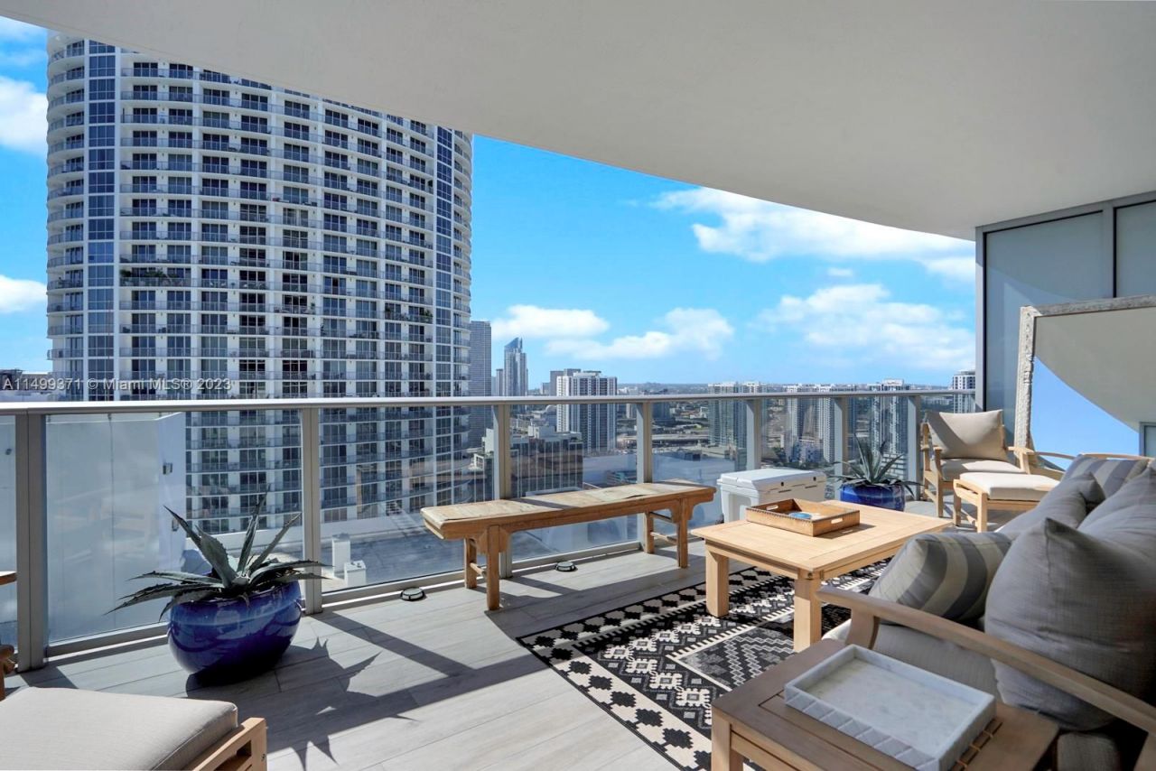 Piso en Miami, Estados Unidos, 70 m² - imagen 2