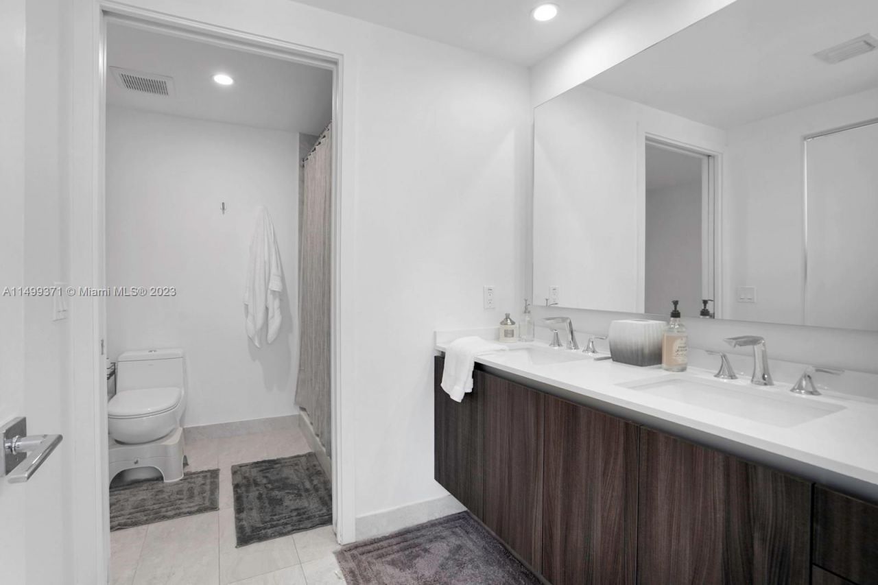 Piso en Miami, Estados Unidos, 70 m² - imagen 10