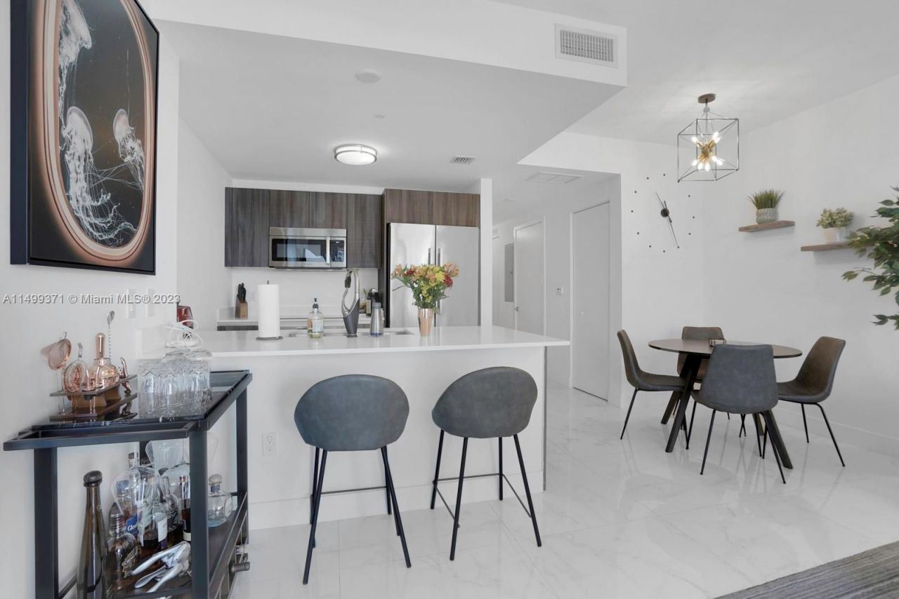 Piso en Miami, Estados Unidos, 70 m² - imagen 8