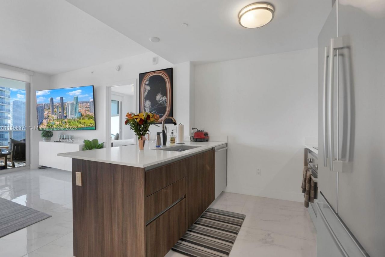 Piso en Miami, Estados Unidos, 70 m² - imagen 12