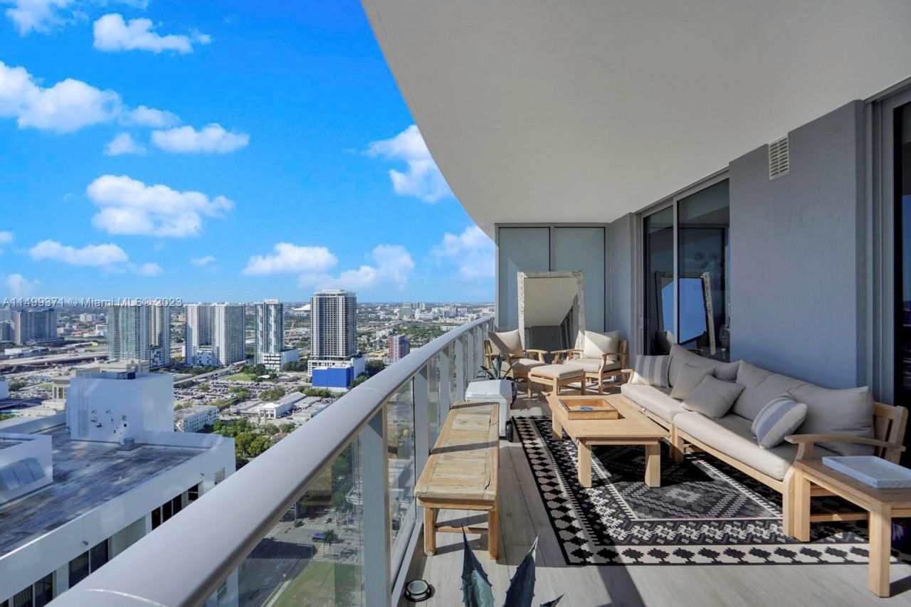 Piso en Miami, Estados Unidos, 70 m² - imagen 13