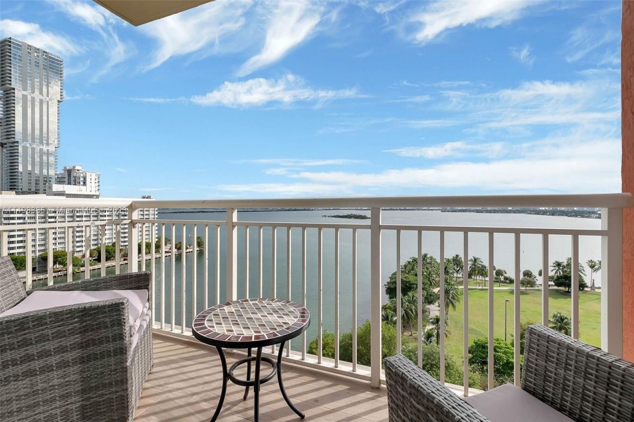 Appartement à Miami, États-Unis, 130 m² - image 2