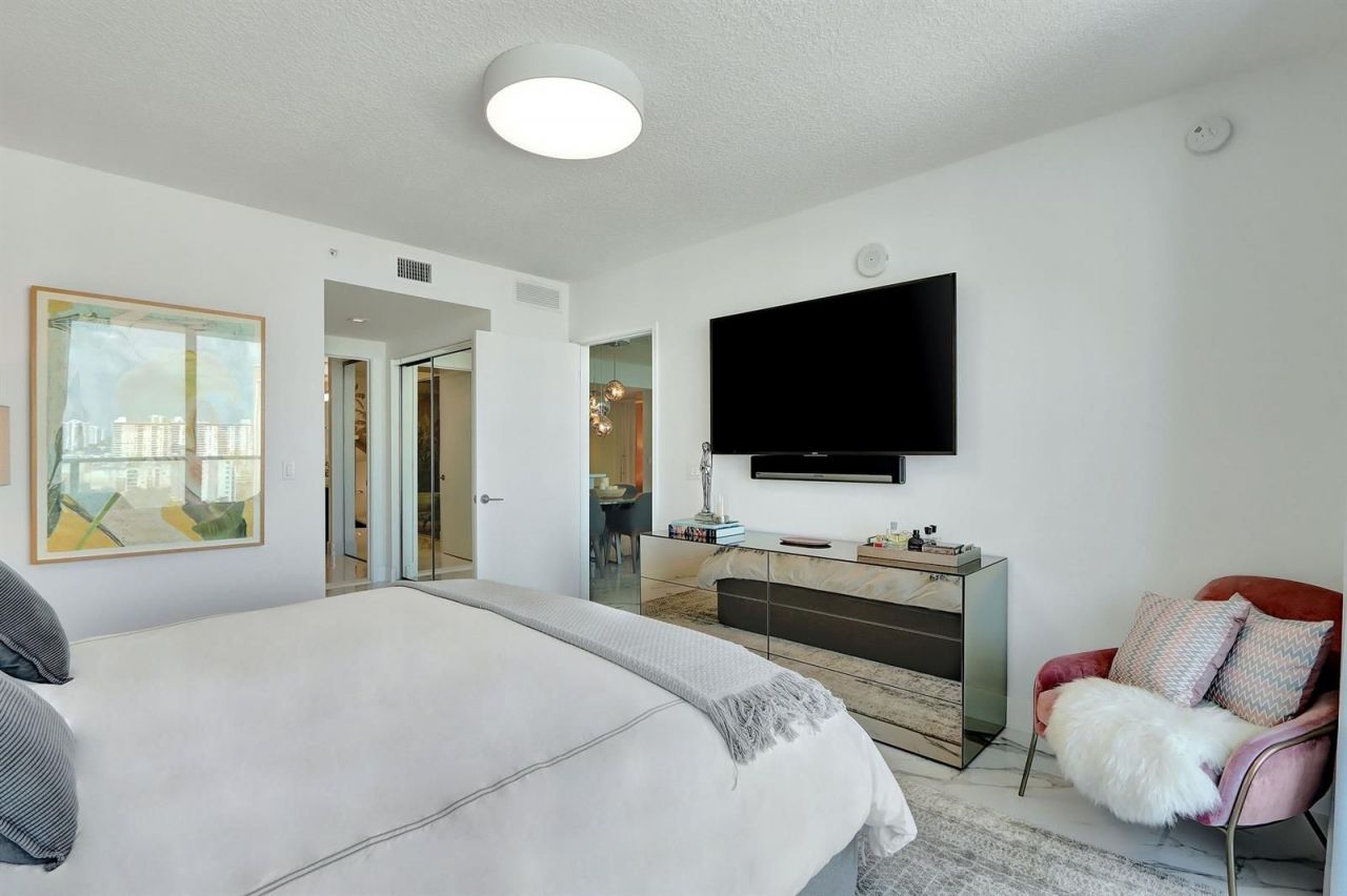 Piso en Miami, Estados Unidos, 140 m² - imagen 9