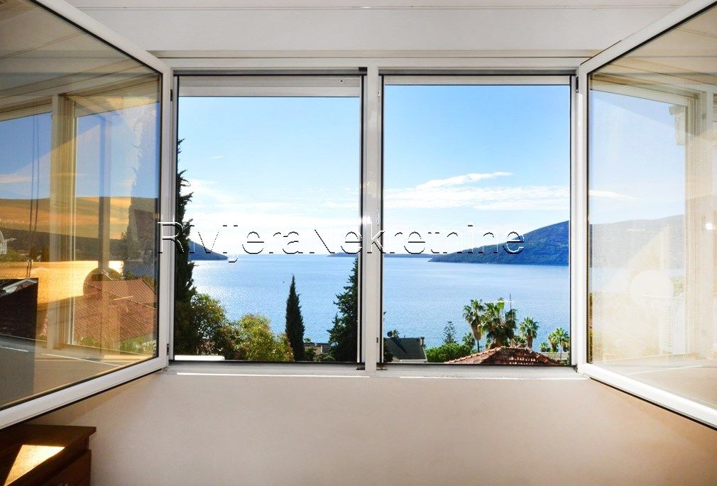 Appartement à Herceg-Novi, Monténégro, 56 m² - image 1