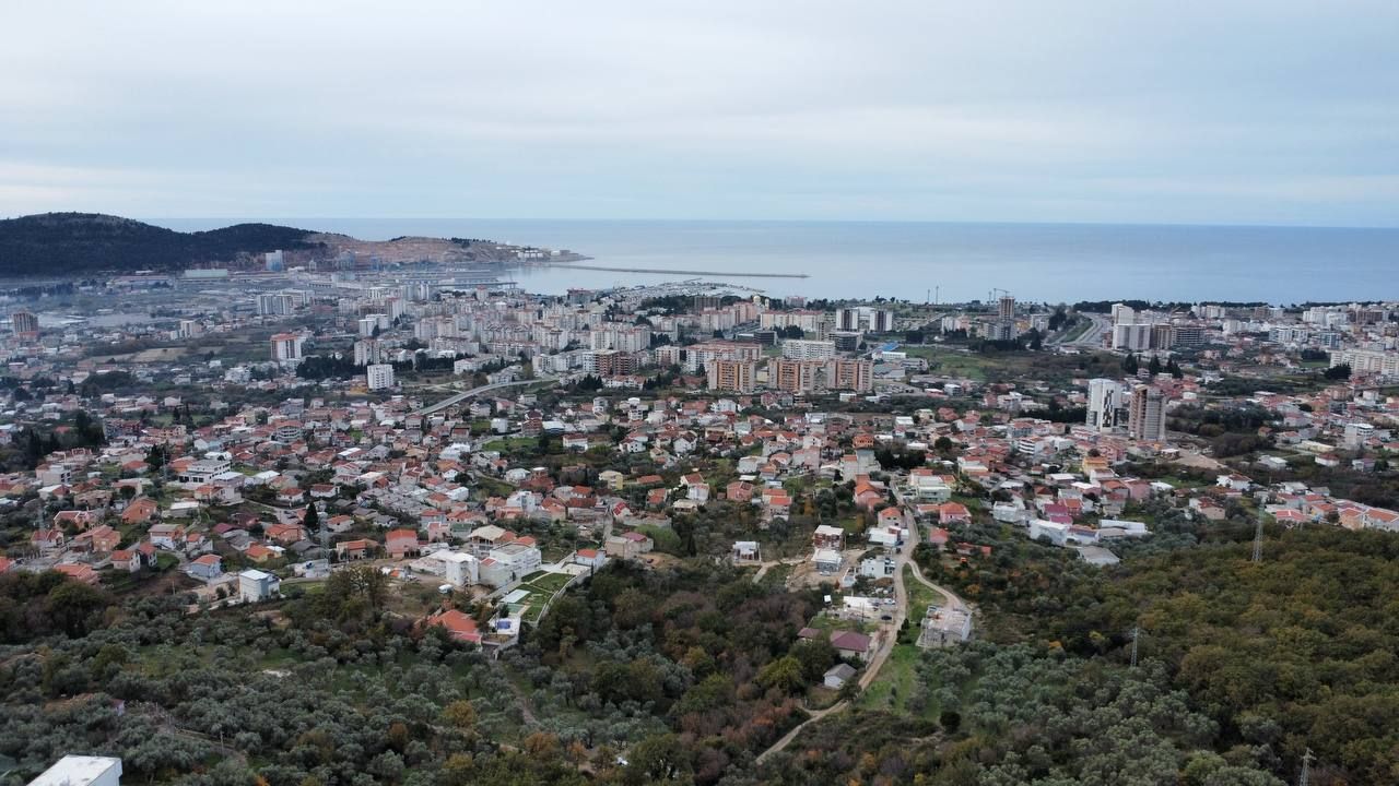 Terreno en el Bar, Montenegro, 5 208 m² - imagen 1