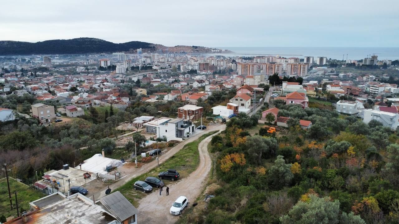 Terreno en el Bar, Montenegro, 1 300 m² - imagen 1