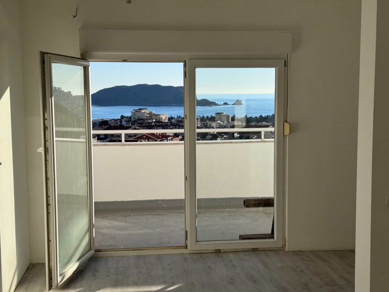 Piso en Budva, Montenegro, 73 m² - imagen 1