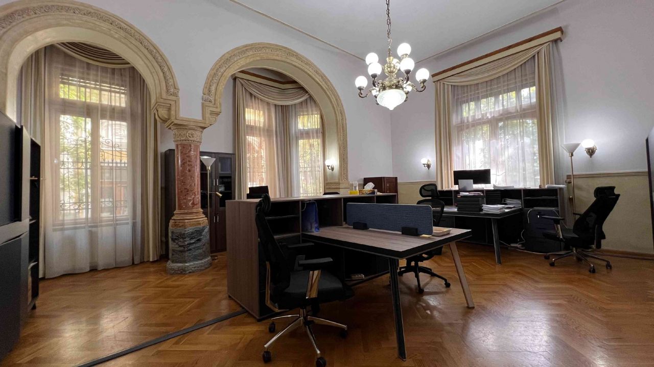 Villa à Budapest, Hongrie, 1 400 m² - image 2