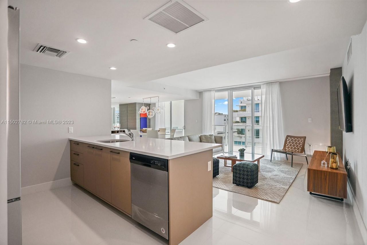 Piso en Miami, Estados Unidos, 90 m² - imagen 8
