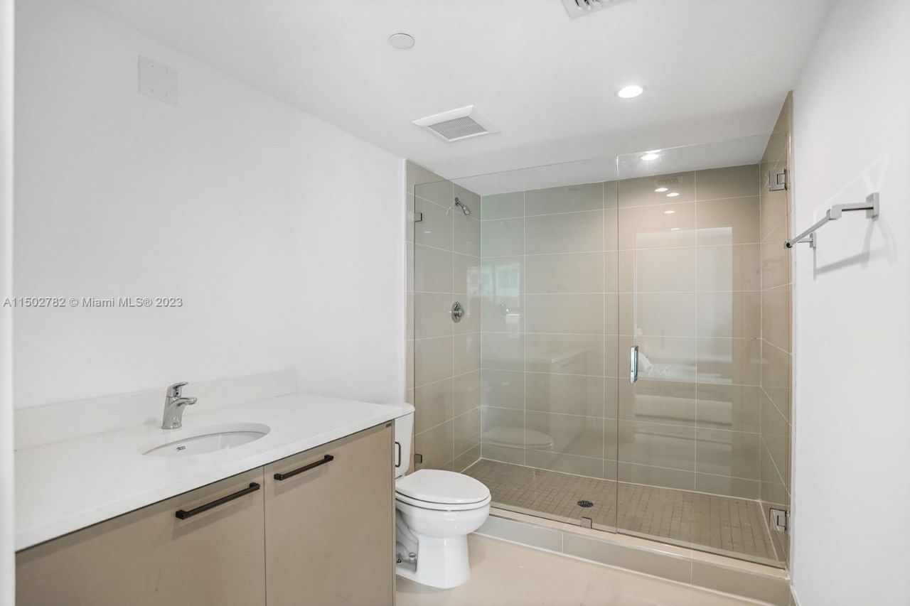 Piso en Miami, Estados Unidos, 90 m² - imagen 13