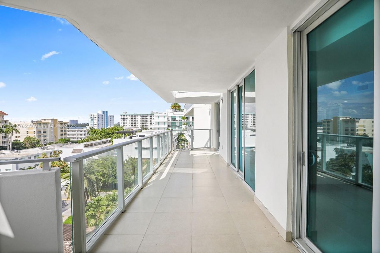 Piso en Miami, Estados Unidos, 90 m² - imagen 14
