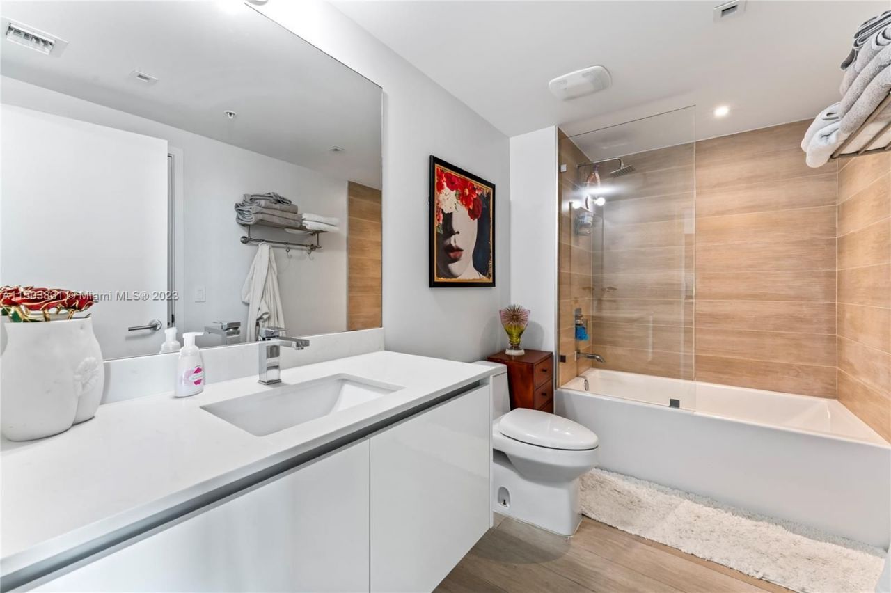 Piso en Miami, Estados Unidos, 90 m² - imagen 5