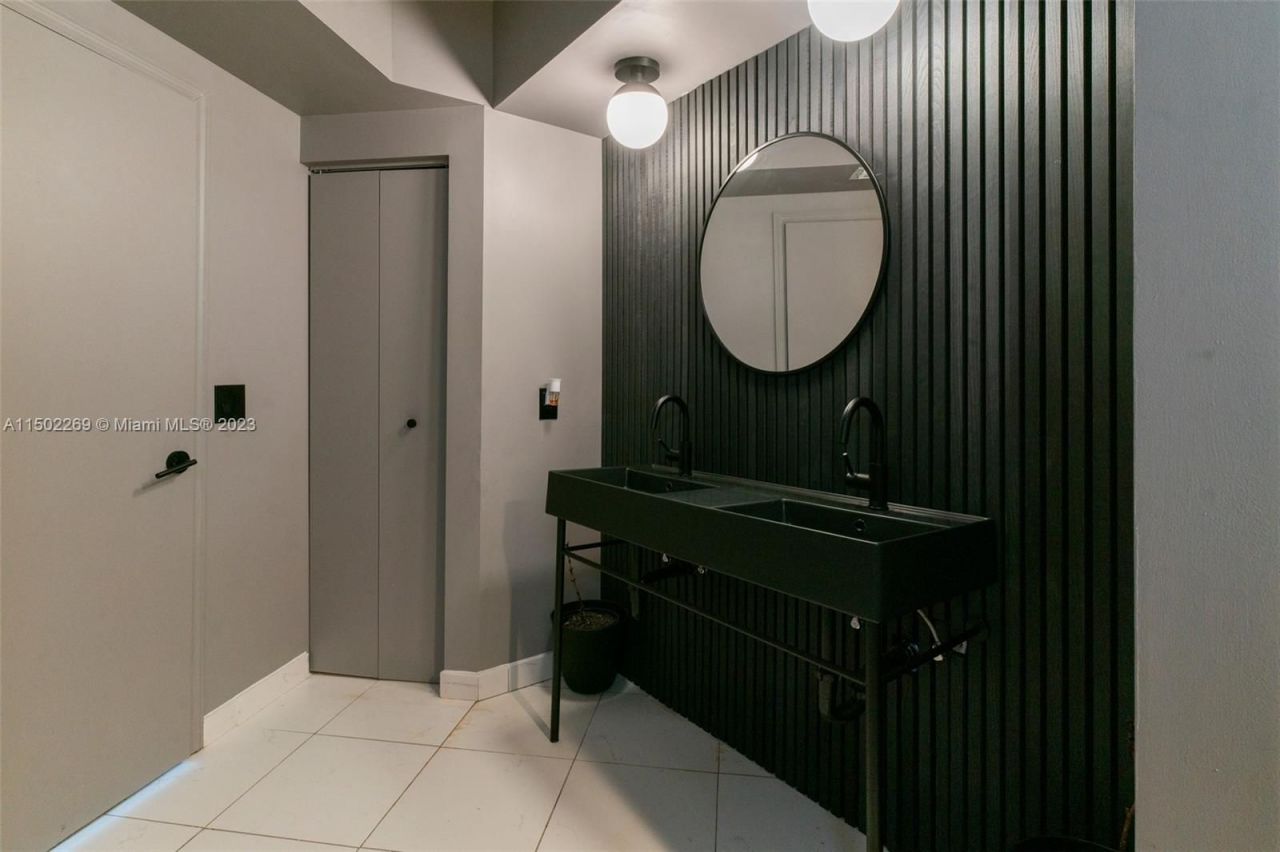 Flat in Miami, USA, 110 m² - picture 14