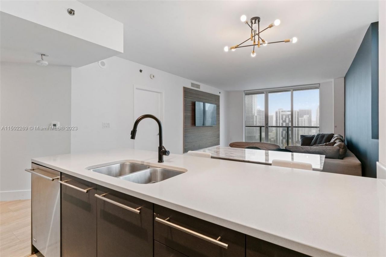 Flat in Miami, USA, 110 m² - picture 8