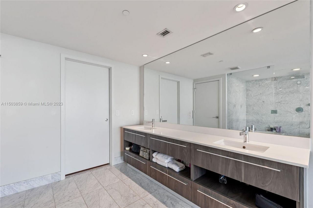 Flat in Miami, USA, 100 m² - picture 12