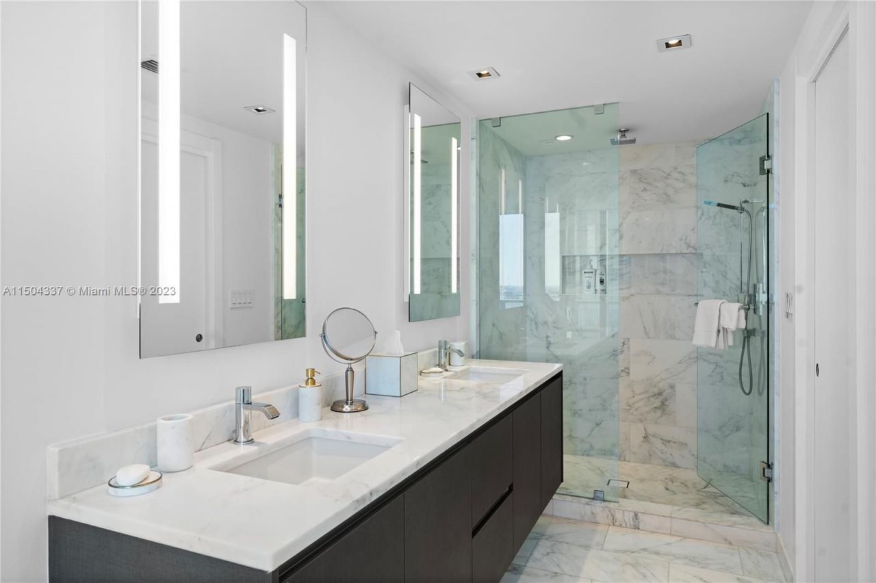 Piso en Miami, Estados Unidos, 110 m² - imagen 12