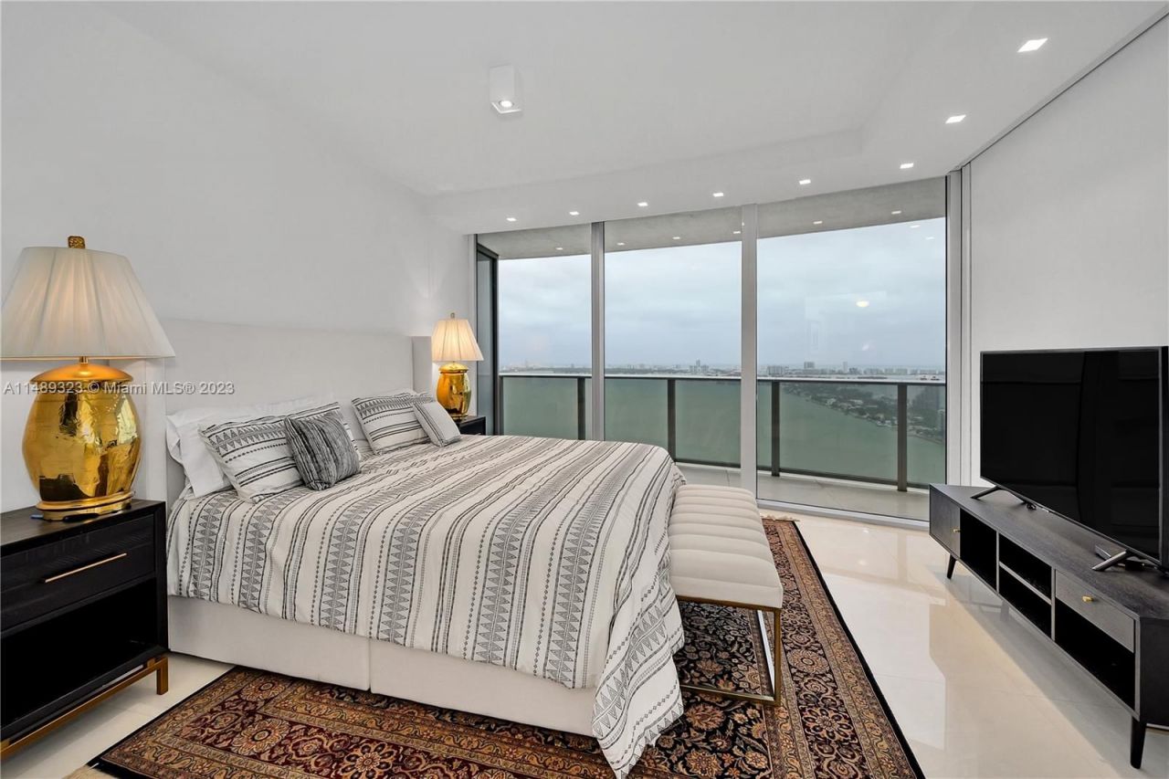 Piso en Miami, Estados Unidos, 190 m² - imagen 15