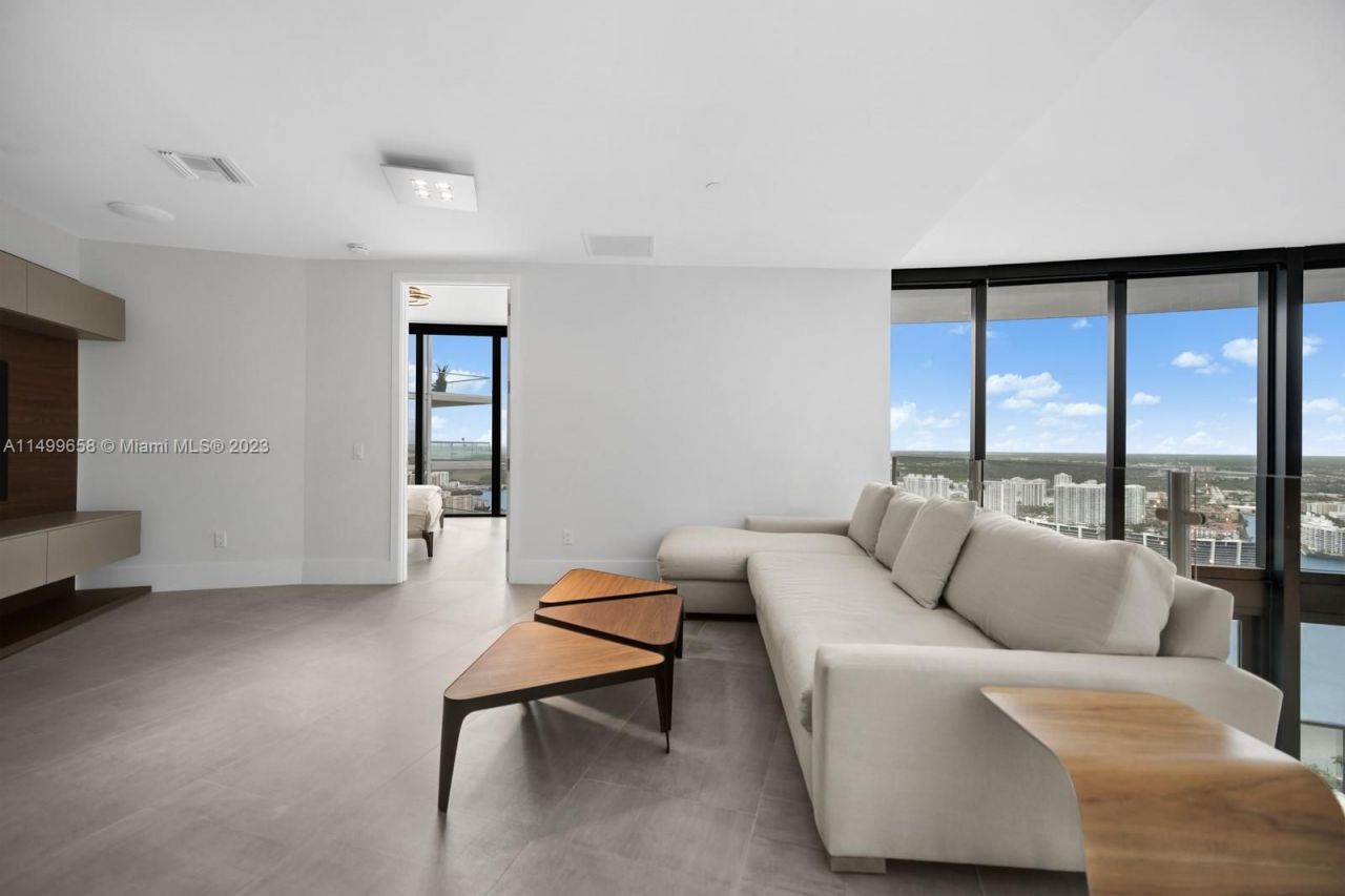 Flat in Miami, USA, 300 m² - picture 12