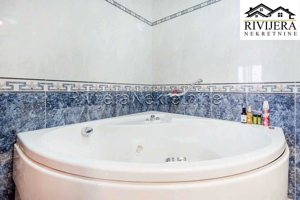 Flat in Herceg-Novi, Montenegro, 244 m² - picture 6