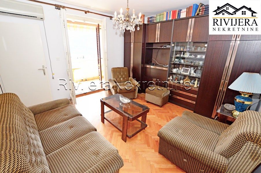 Appartement à Herceg-Novi, Monténégro, 75 m² - image 1