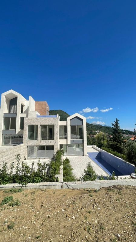 Haus in Tivat, Montenegro, 246 m² - Foto 1