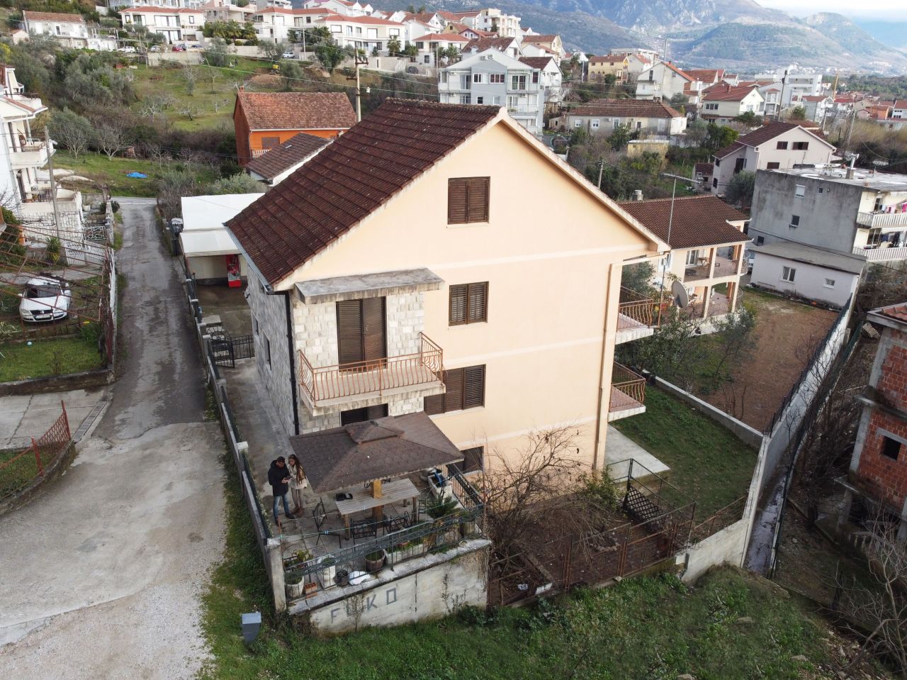 Haus in Tivat, Montenegro, 280 m² - Foto 1