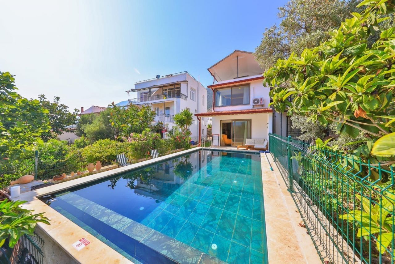 Villa à Kaş, Turquie, 150 m² - image 1