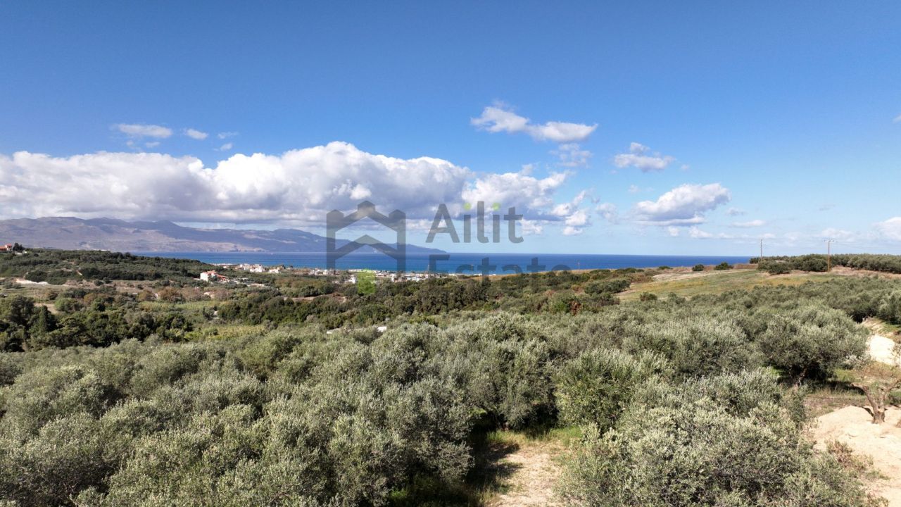 Land in Chania Prefecture, Greece, 380 m² - picture 1