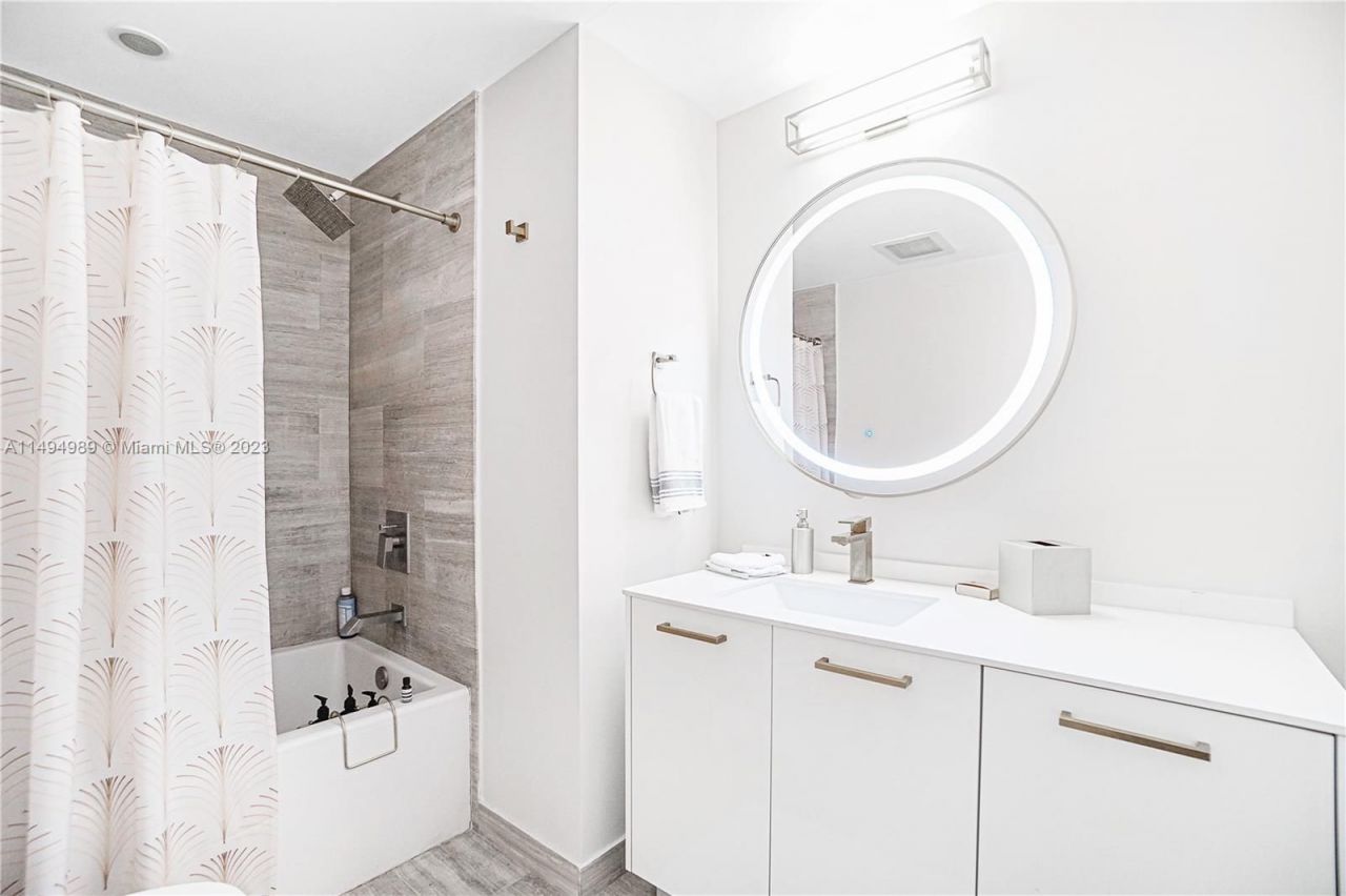 Piso en Miami, Estados Unidos, 90 m² - imagen 12