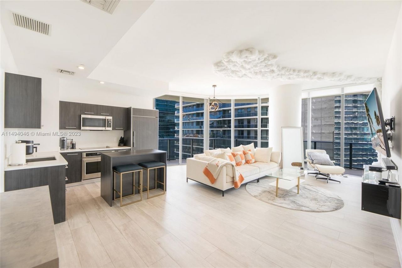 Piso en Miami, Estados Unidos, 140 m² - imagen 17