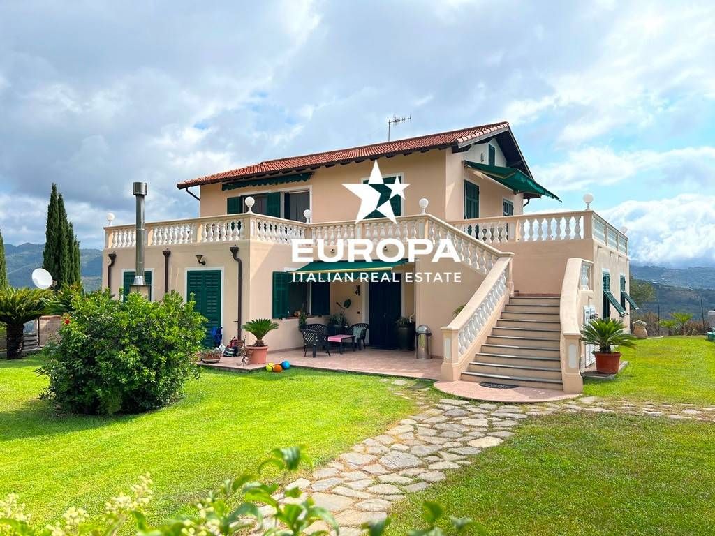 Villa in Ventimiglia, Italy, 397 m² - picture 1