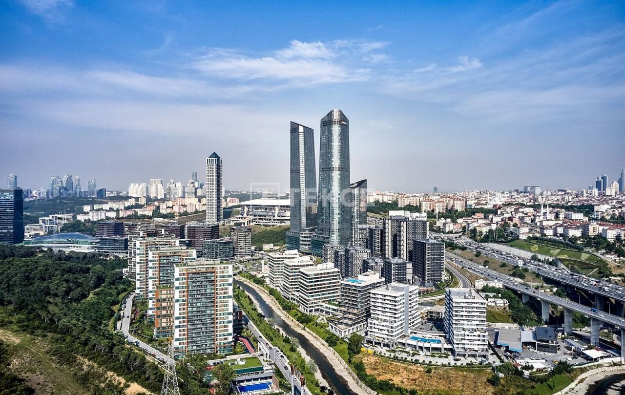 Oficina en Estambul, Turquia, 135 m² - imagen 1