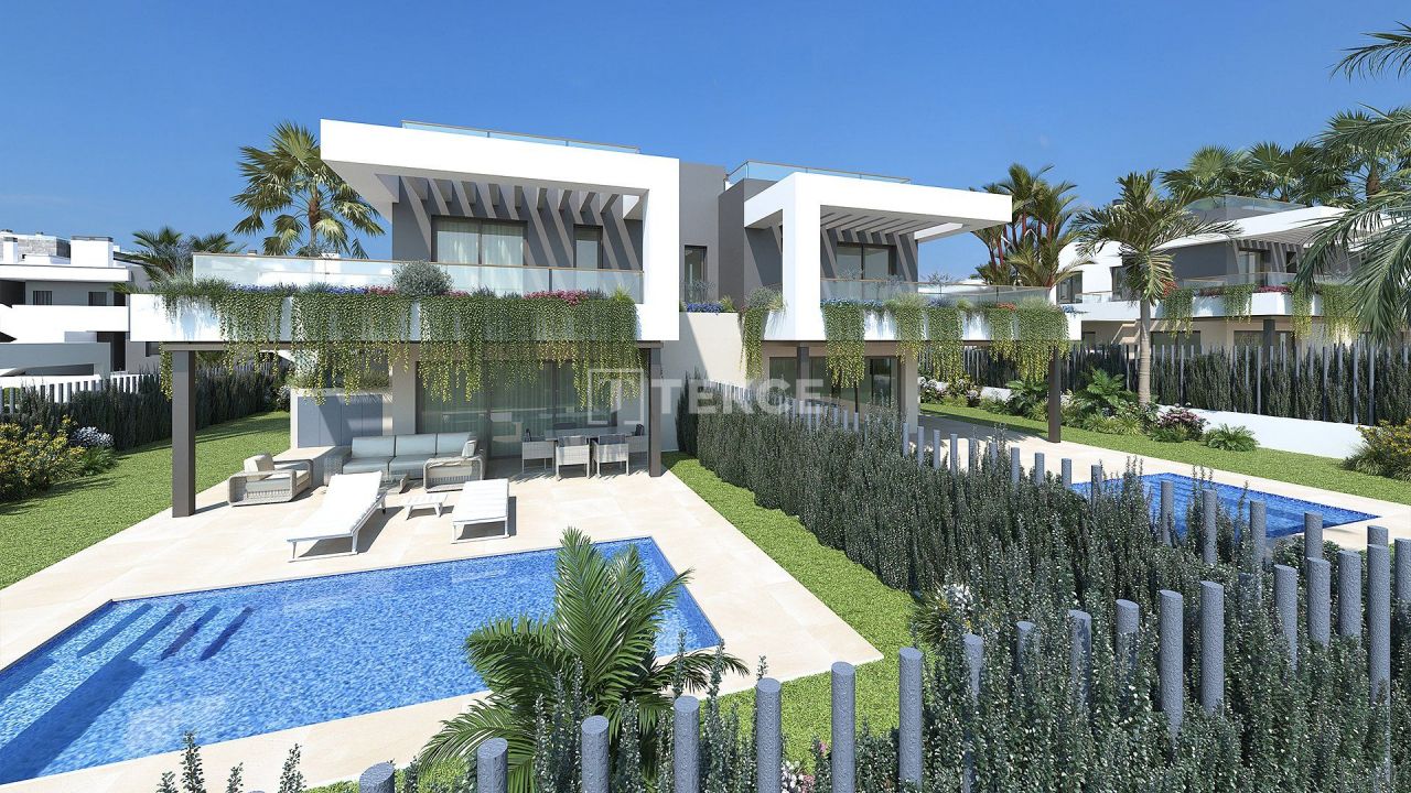 Villa in Torrevieja, Spain, 96 m² - picture 1