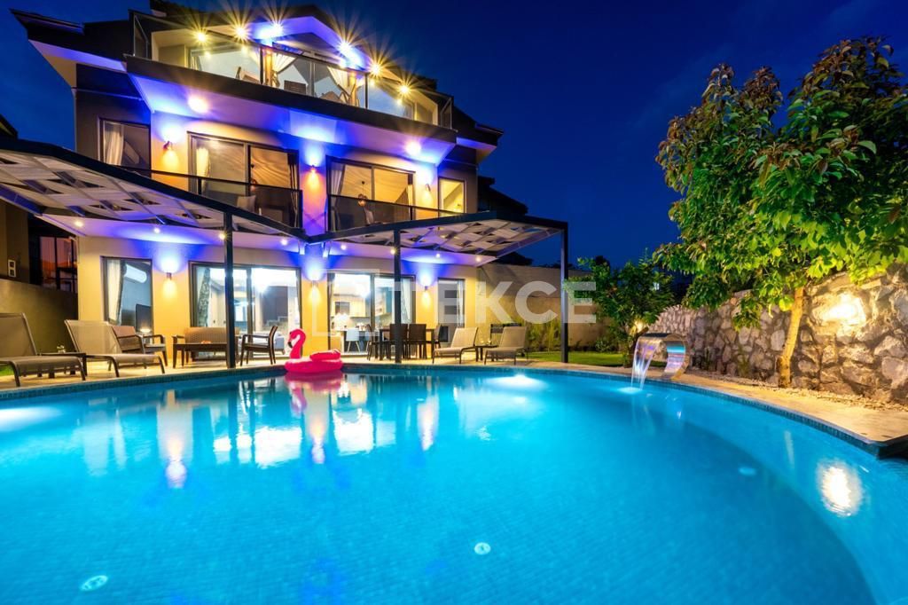 Villa à Fethiye, Turquie, 220 m² - image 1