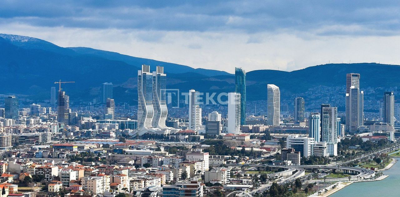 Tienda Bayraklı, Turquia, 84 m² - imagen 1