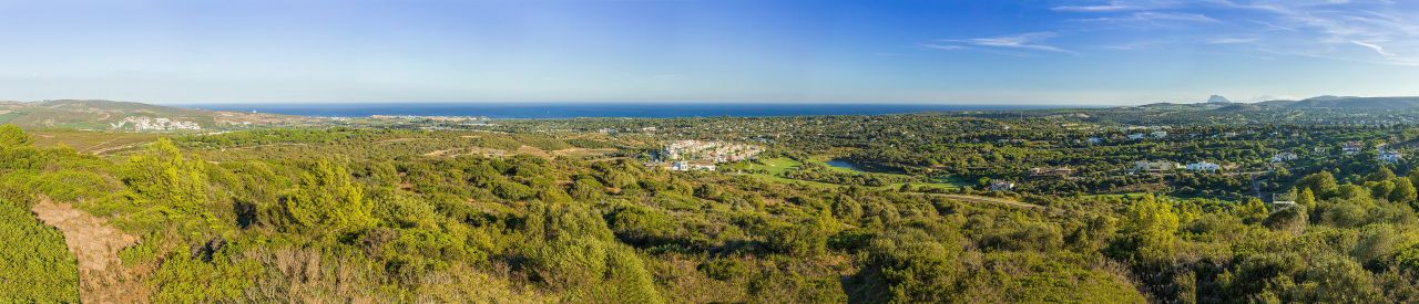 Grundstück in San Roque, Spanien, 10 136 m² - Foto 1