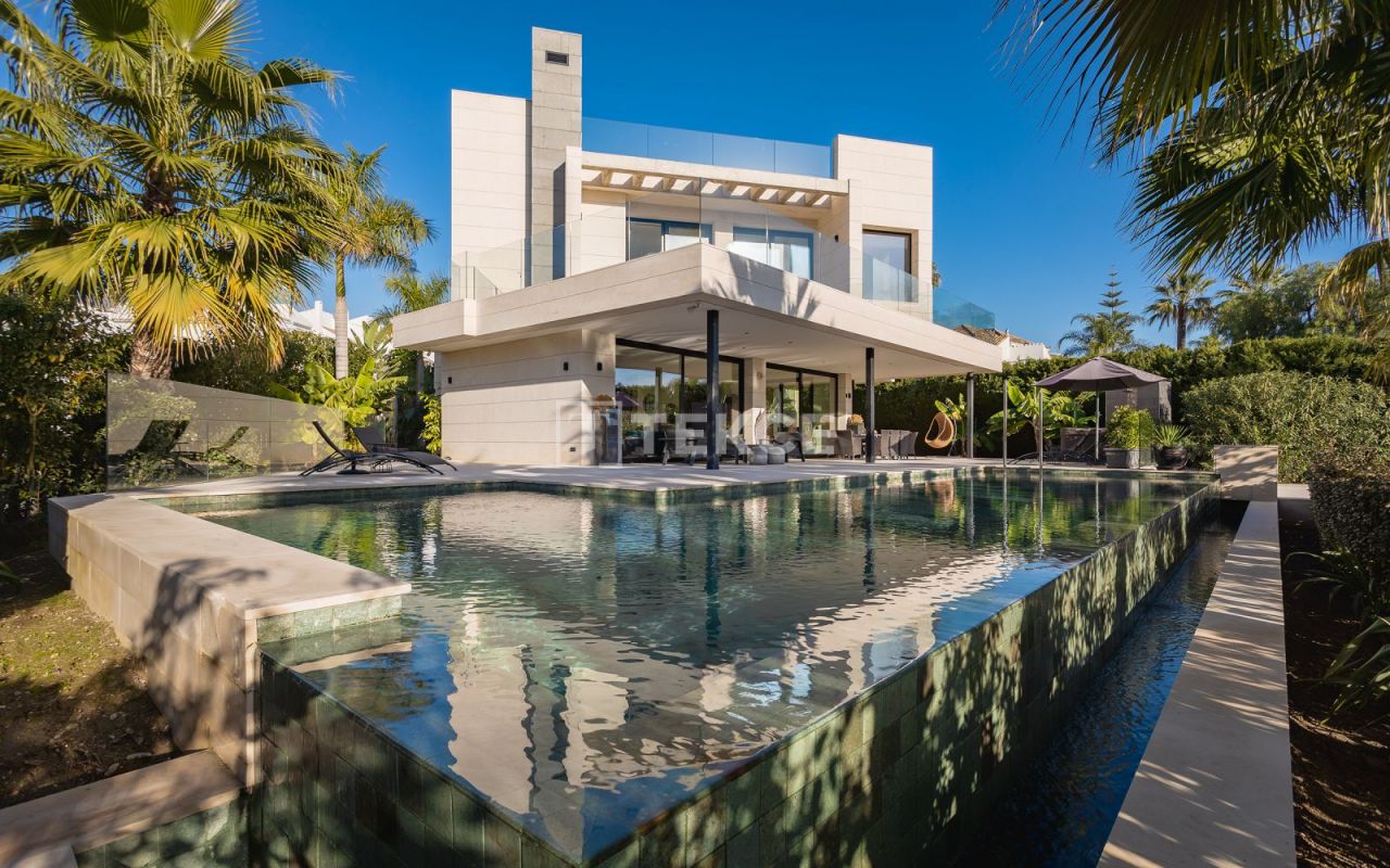 Villa in Marbella, Spanien, 786 m² - Foto 1