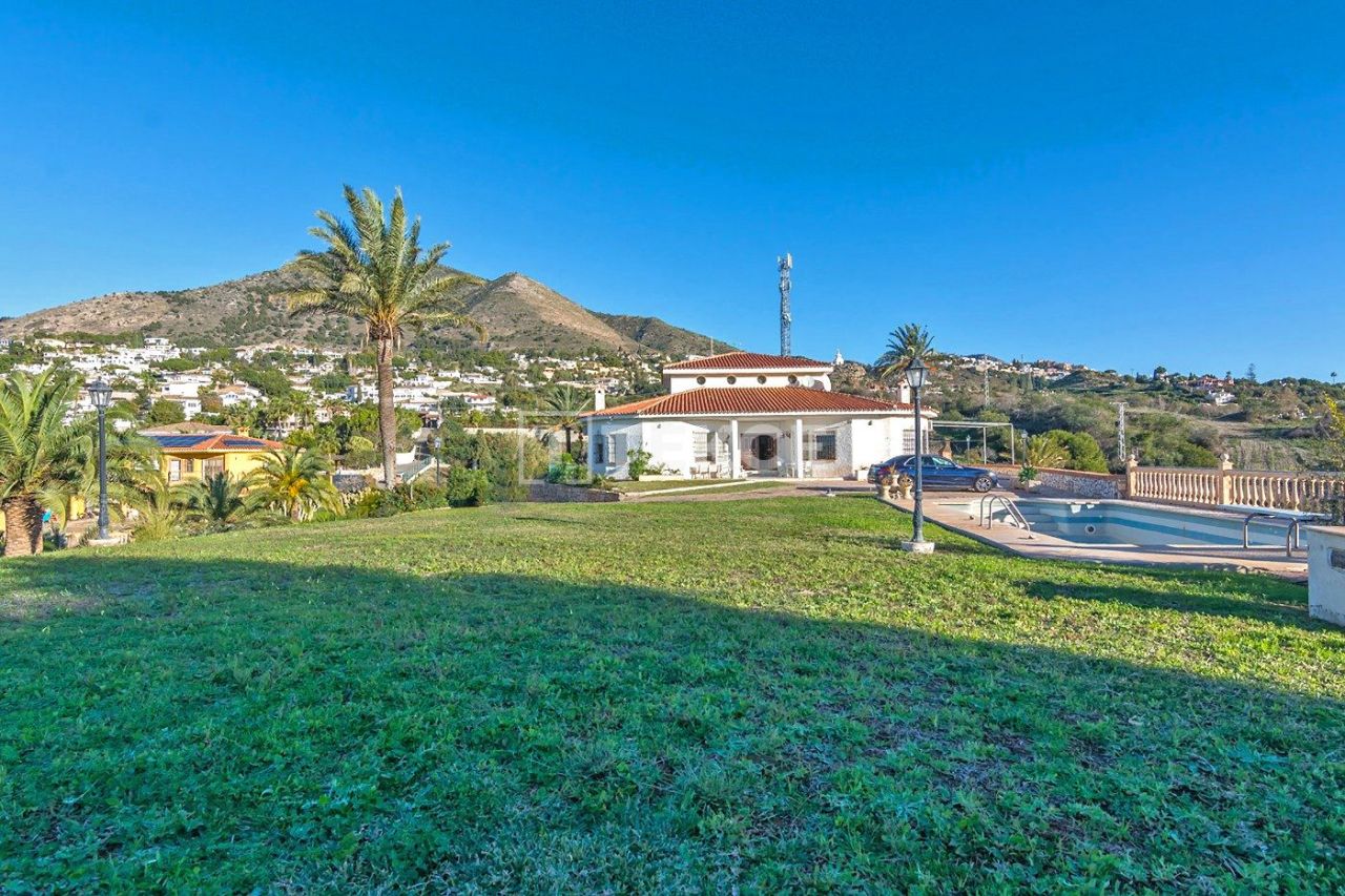 Villa à Benalmadena, Espagne, 595 m² - image 1