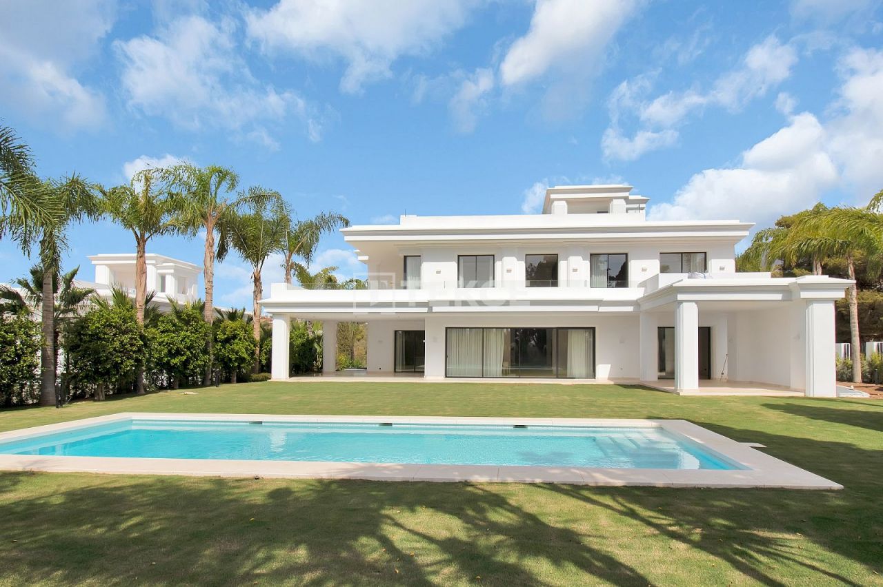 Villa en Marbella, España, 615 m² - imagen 1