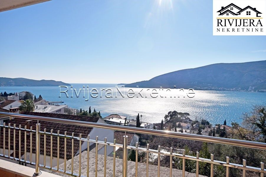 Appartement à Herceg-Novi, Monténégro, 103 m² - image 1