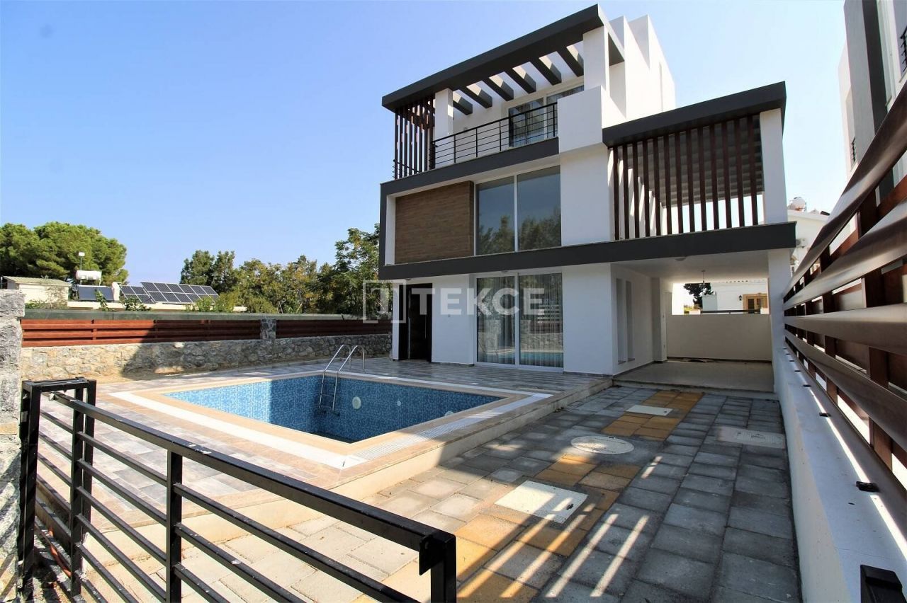 Villa en Kyrenia, Chipre, 265 m² - imagen 1