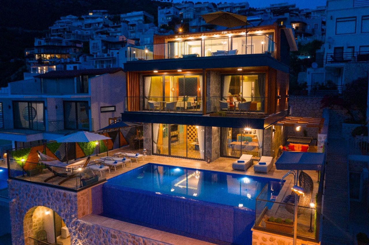 Villa in Kalkan, Türkei, 400 m² - Foto 1