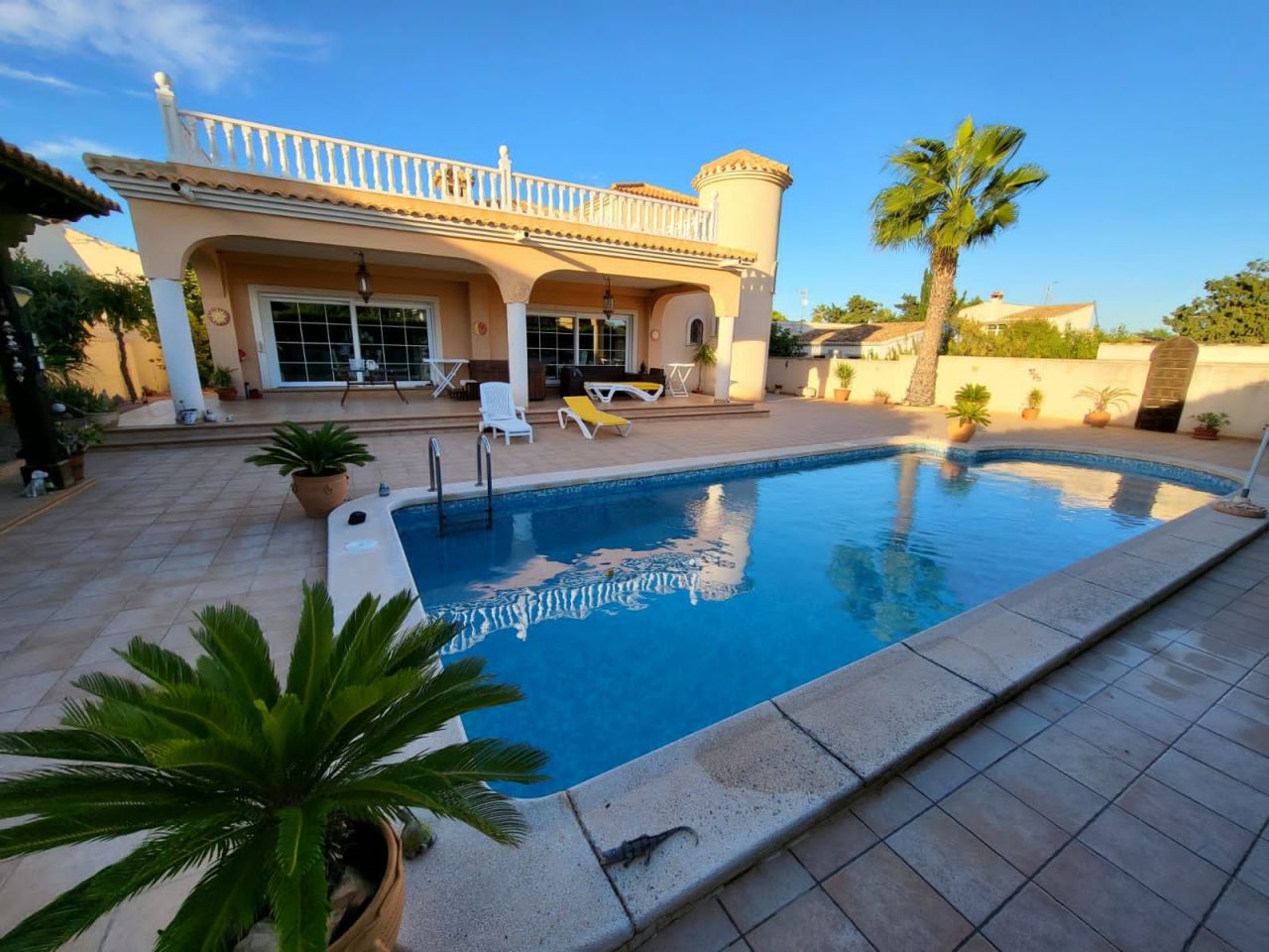 Villa in Playa Flamenca, Spanien, 350 m² - Foto 1