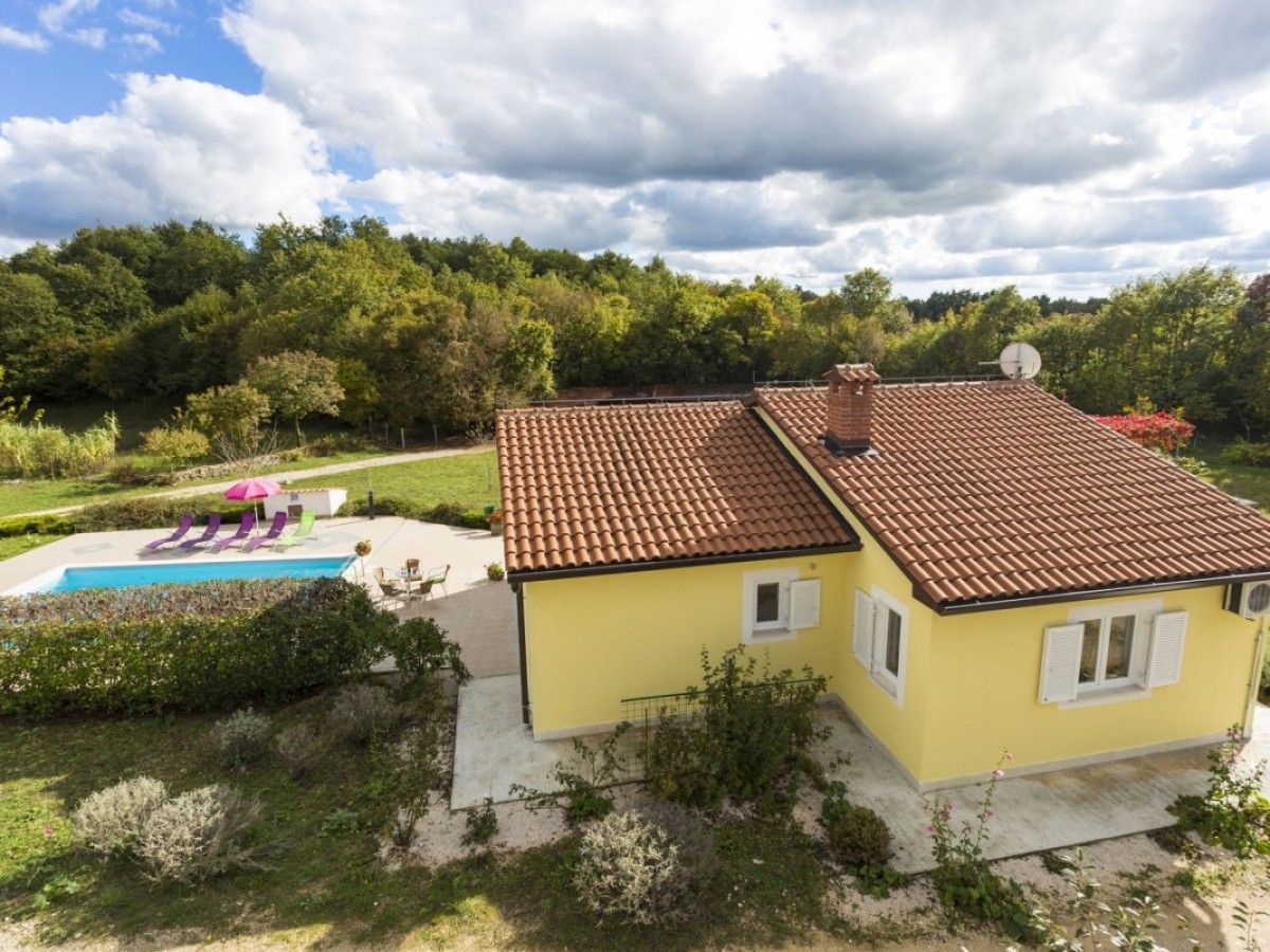 Maison à Zminj, Croatie, 630 m² - image 1