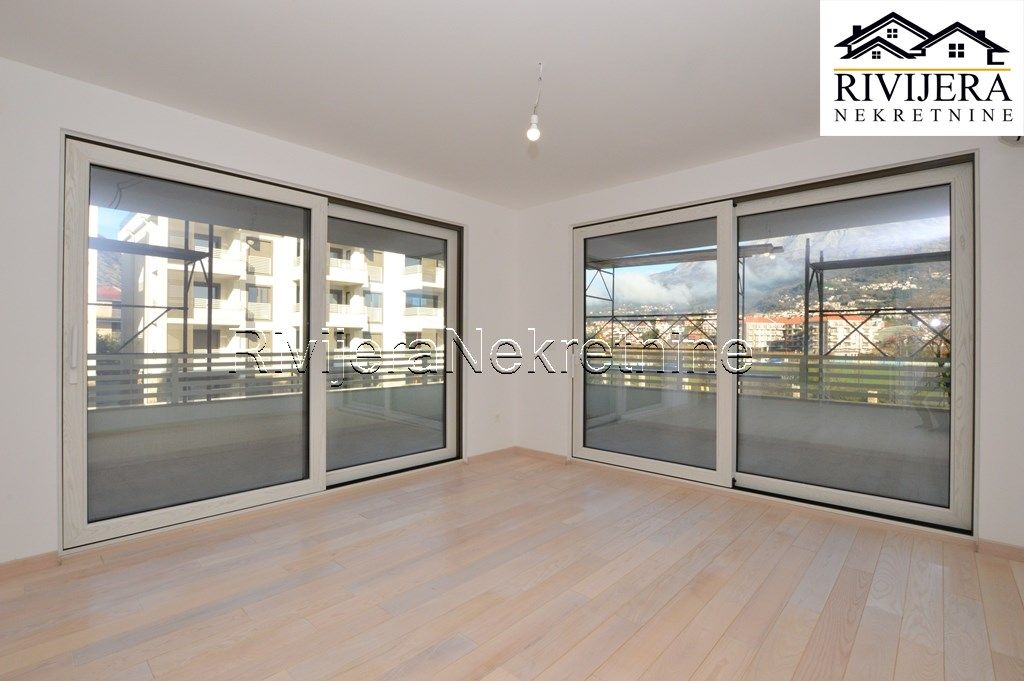 Appartement à Igalo, Monténégro, 87 m² - image 1