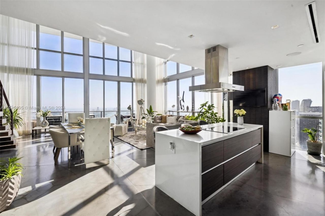 Penthouse in Miami, USA, 350 m² - picture 2