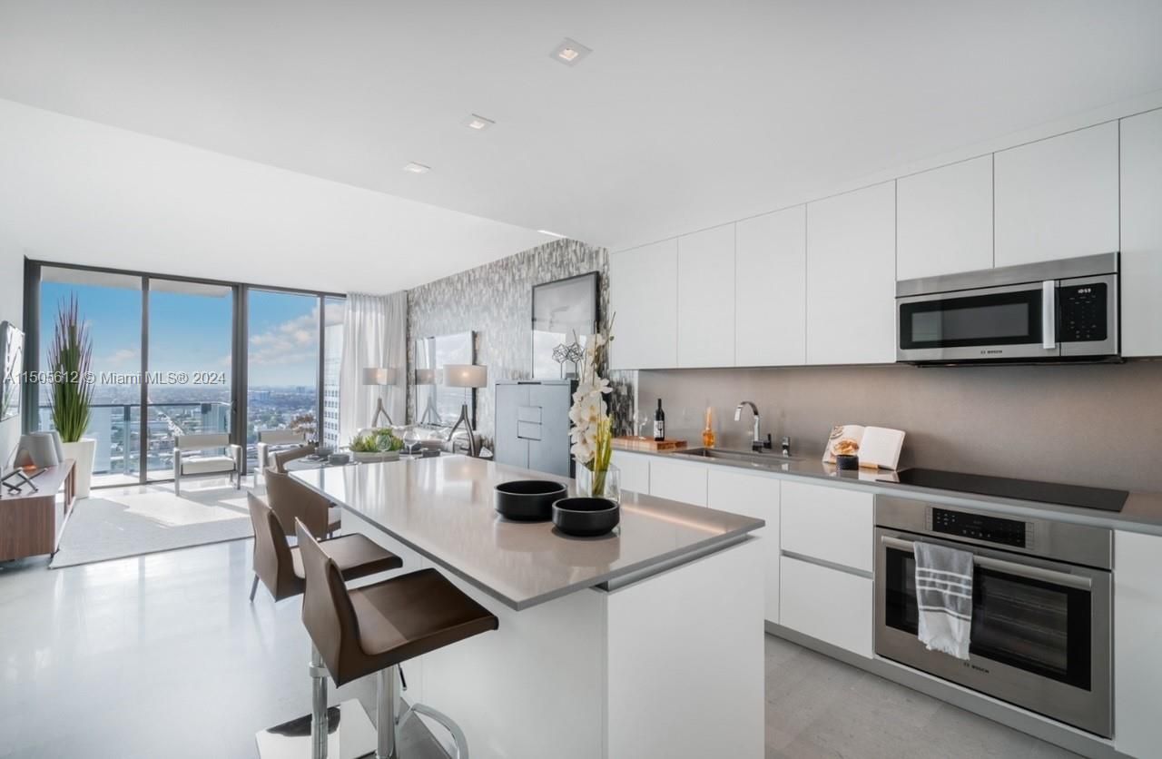 Flat in Miami, USA, 80 m² - picture 2